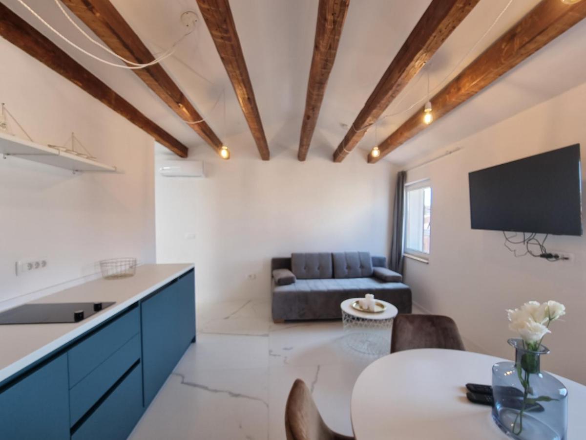 As Deluxe Apartments بيران المظهر الخارجي الصورة